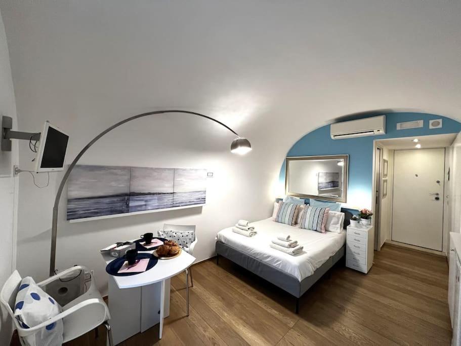 Tiny House In Centro Apartment Bari Exterior foto